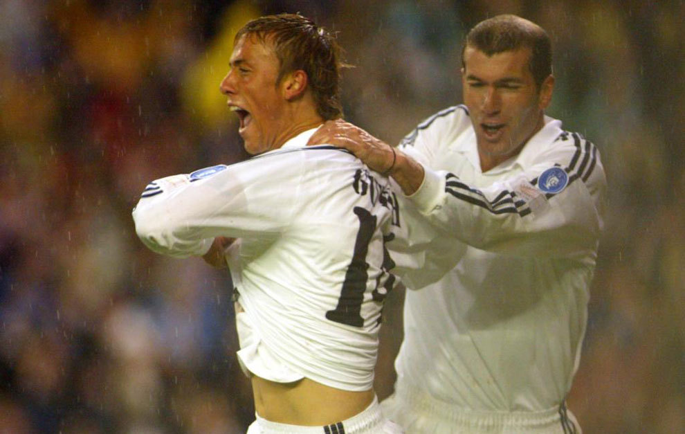 Guti celebra con Zidane el gol con el que remont el Madrid al...