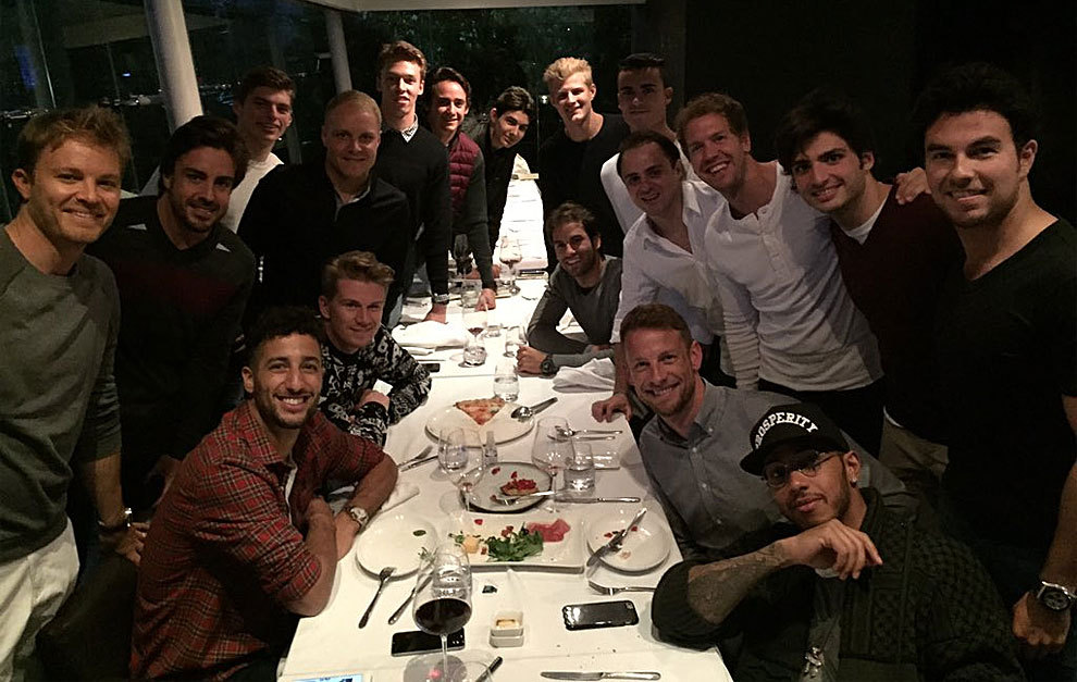 Foto de todos los pilotos asistentes a la cena que colg Verstappen