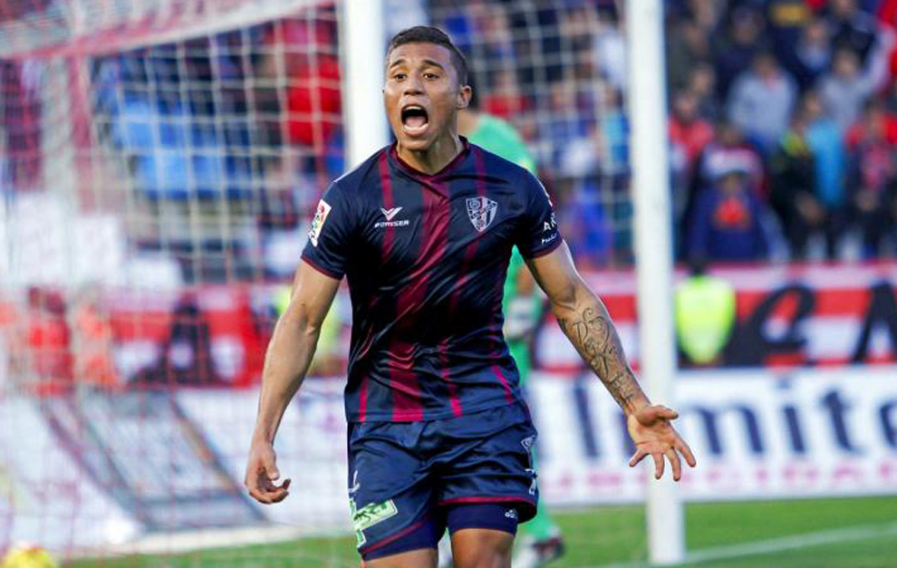 Darwin Machs, celebrando un gol con el Huesca.