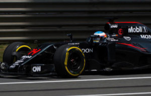 Fernando Alonso, a bordo del McLaren en la segunda sesin libre