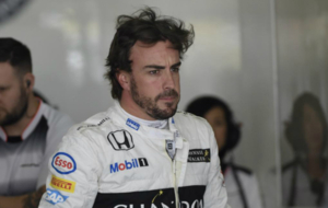 Fernando Alonso durante los primeros entrenos libres del GP de China...