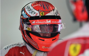 Kimi Raikkonen en su box del GP de China 2016