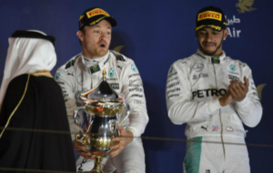 Rosberg y Hamilton en el podio del GP de Bahrin 2016