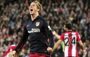 Fernando Torres celebra el nico gol del partido de esta noche en San...