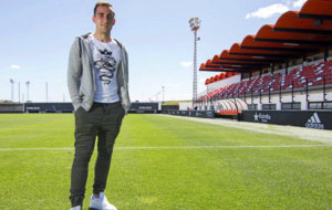 Paco Alccer posa en la ciudad deportiva de Valencia.