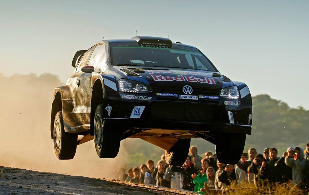 Latvala volando con su VW en uno de los tramos de Argentina.