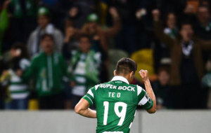 Teo Gutierrez celebra un gol con el Sporting.
