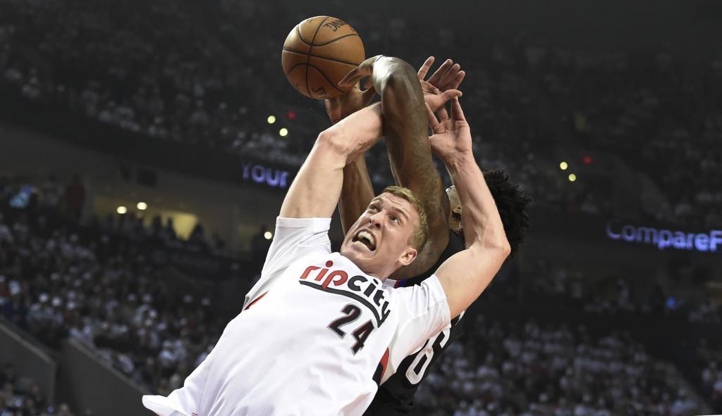 Mason Plumlee contra los Clippers