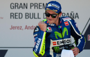 Valentino Rossi celebrando su victoria en el circuito de Jerez.