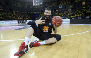 Kostas Vasileiadis durante su etapa en el Bilbao Basket.