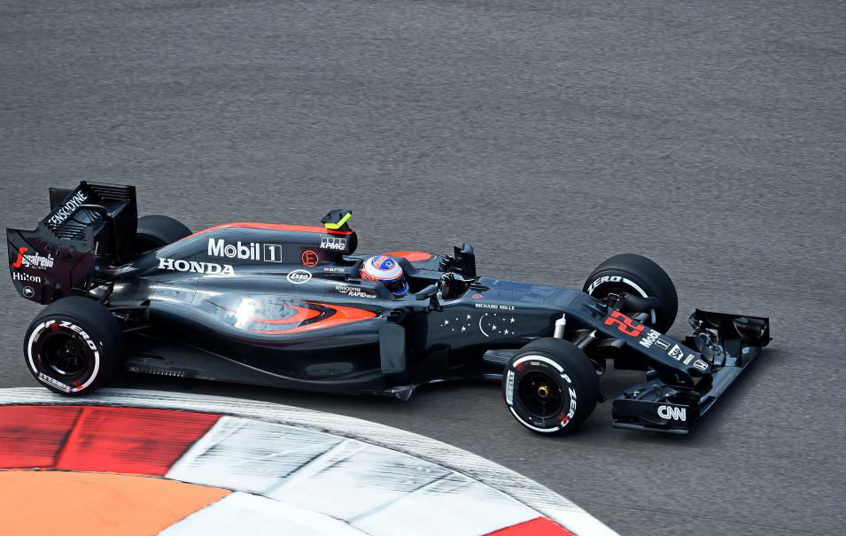 Jenson Button durante los entrenamientos libre del viernes en el GP de...