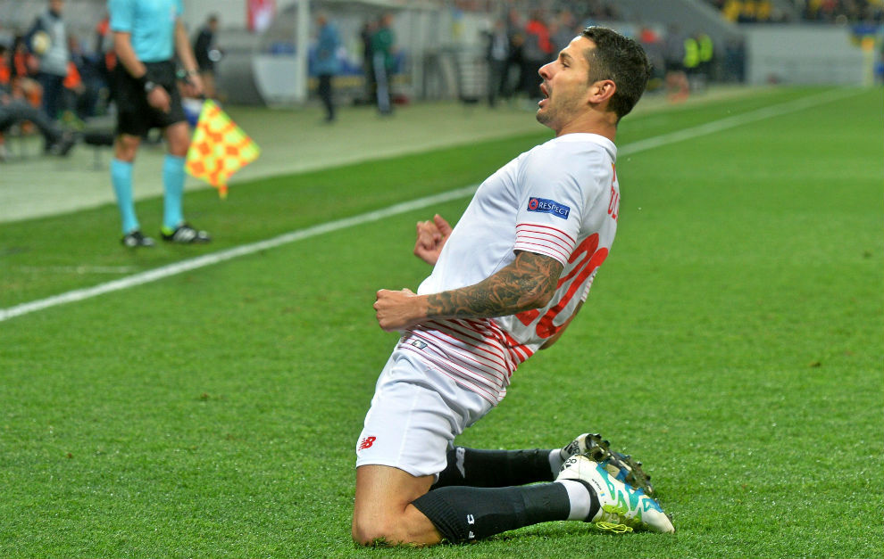 El sevillista Vitolo celebra el 0-1 de la ida de semifinales en la...