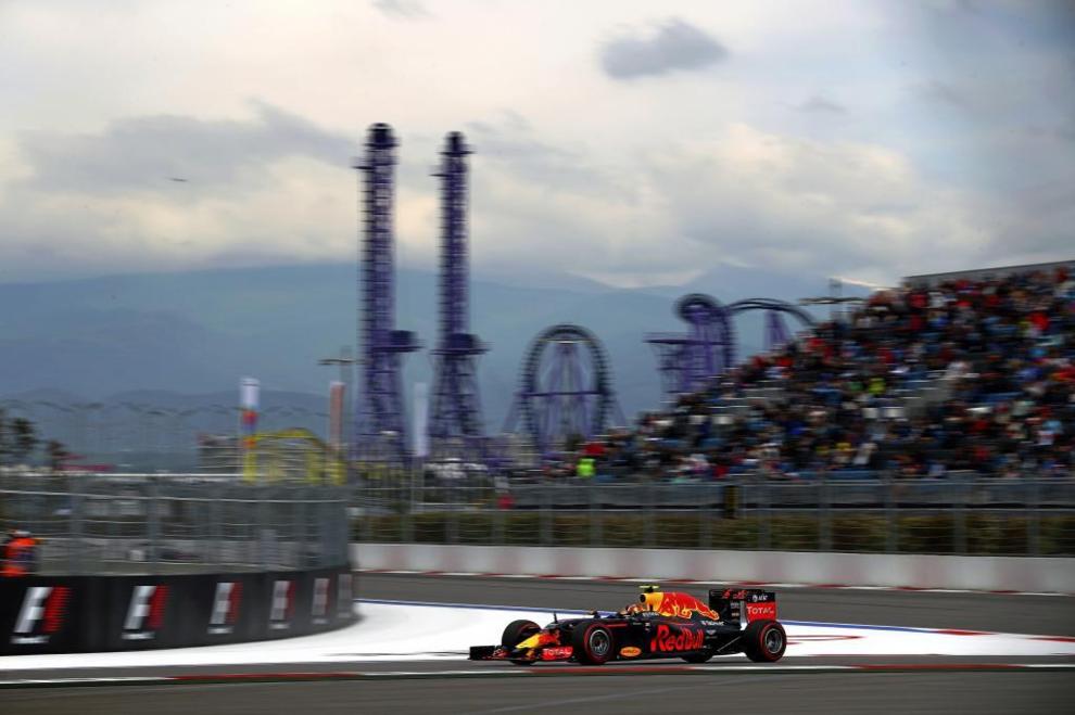 Daniil Kvyat rodando en el circuito de casa.