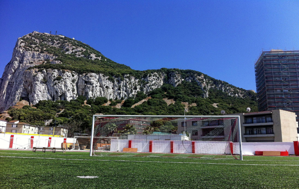 El pen de Gibraltar visto desde el Victoria Stadium de Gibraltar