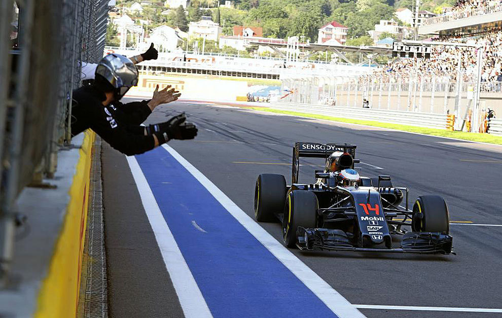 McLaren celebra el sexto puesto de Alonso en Sochi.