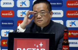 Chen Yansheng, en una rueda de prensa en el RCDE Stadium.