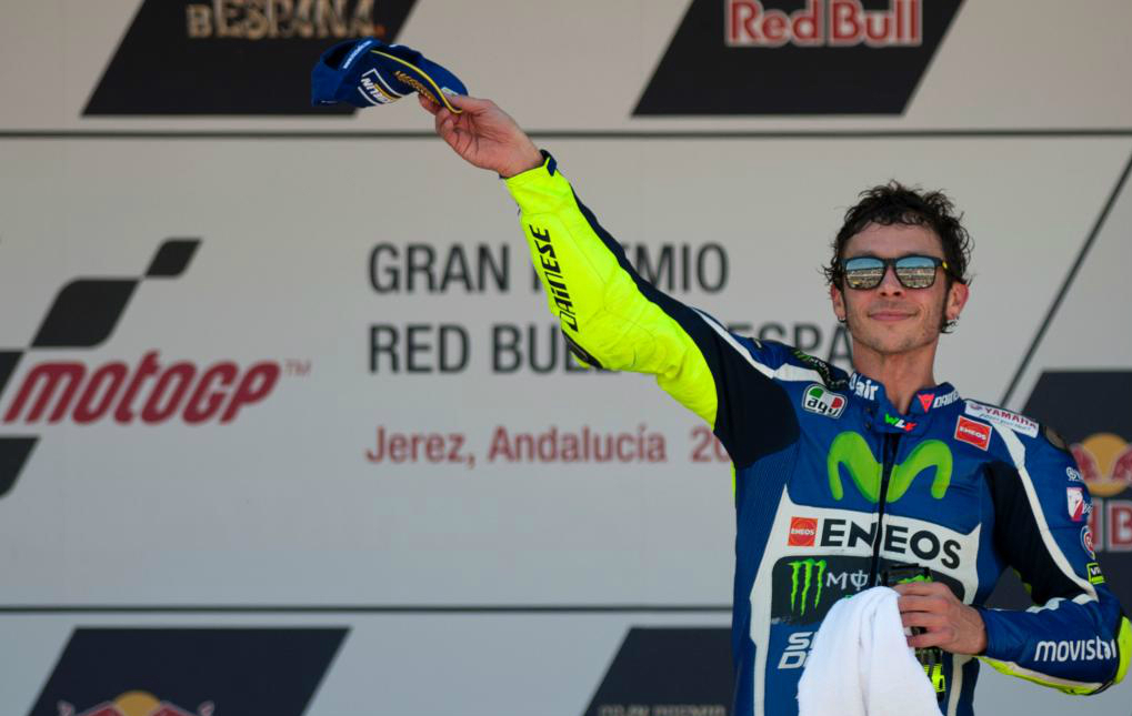 Valentino Rossi celebra su victoria en el podio del GP de Espaa 2016