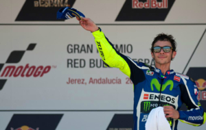 Valentino Rossi celebra su victoria en el podio del GP de Espaa 2016