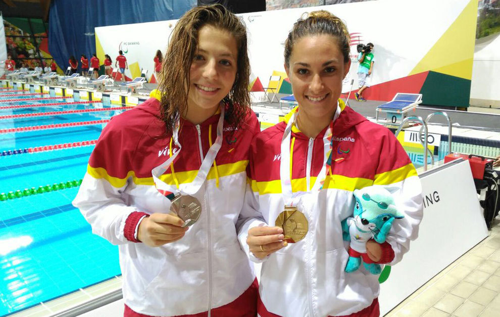 Nuria Marqus y Sarai Gascn posan con sus medallas en Funchal