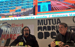 Manolo Santana junto a Vicente Ortega en la Caja Mgica.