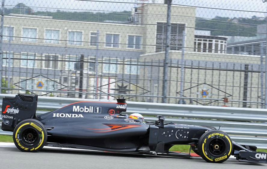 El McLaren Honda de Fernando Alonso durante el GP de Rusia 2016