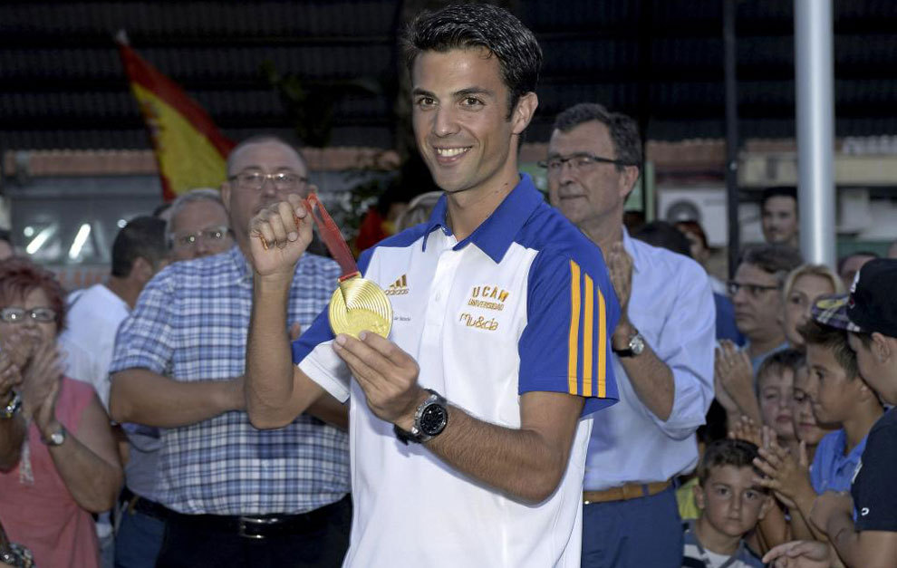 Miguel ngel Lpez tras ganar el oro en el Mundial de Pekn