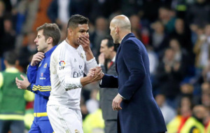 Zidane felicita a Casemiro tras ser sustituido