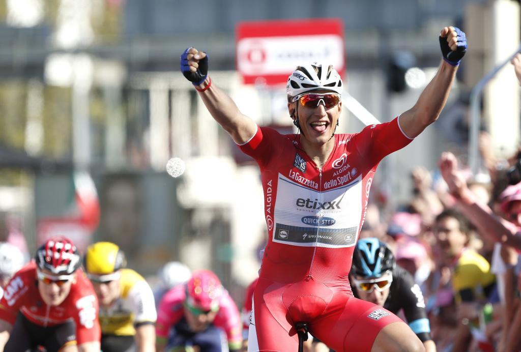 Marcel Kittel celebra en meta su doblete en el Giro.