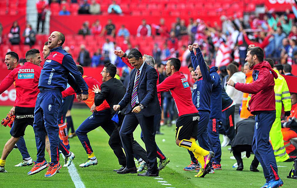 Jos Gonzlez celebra el final del partido.
