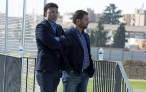 Quique Pina junto al director deportivo del club, Juan Carlos Cordero,...