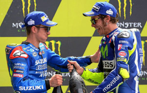 Maverick y Rossi, en el podio de Le Mans.