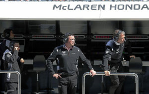 Eric Boullier, en el 'muro' de McLaren en el Circuito de...