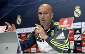 Zidane durante una rueda de prensa en Valdebebas