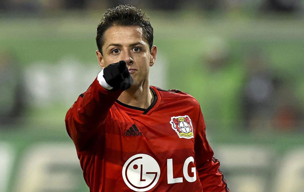 Chicharito celebra un gol con el Bayer Leverkusen.