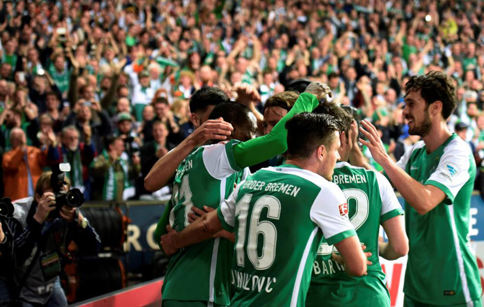 Los jugadores del Werder Bremen celebran un gol.