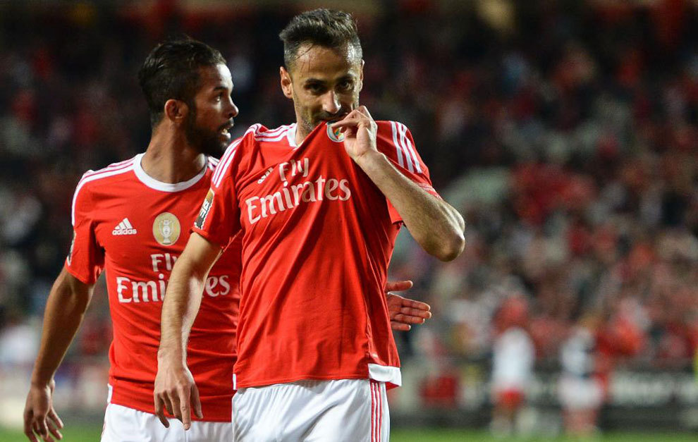 Jonas celebra un gol con el Benfica.