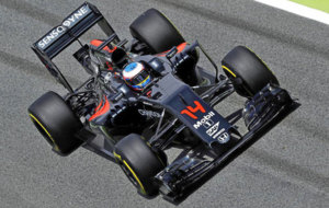 Fernando Alonso, a los mandos de su McLaren