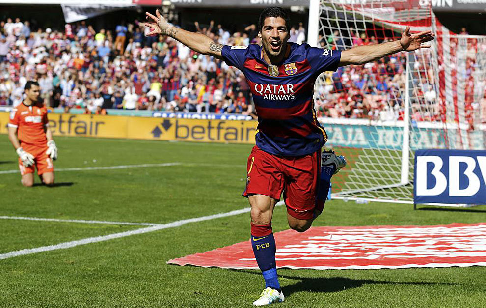 Surez celebra uno de sus tres goles en Los Crmenes