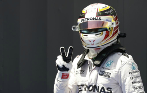 Lewsi Hamilton celebra su pole en el GP de Espaa 2016