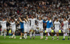 El equipo del Real Madrid y la aficin unidos bajo el emblema: &quot; Apor...
