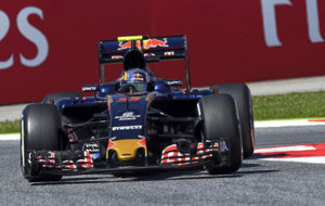 Sainz jr en accin en el circuito de Catalua.