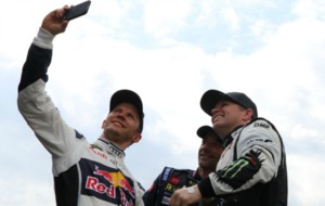 Ekstrom, Loeb y Solberg hacindose un 'selfie'.