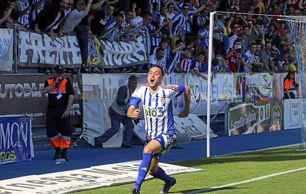 Sergio Aguza celebra el segundo gol de la Ponferradina, a la postre el...