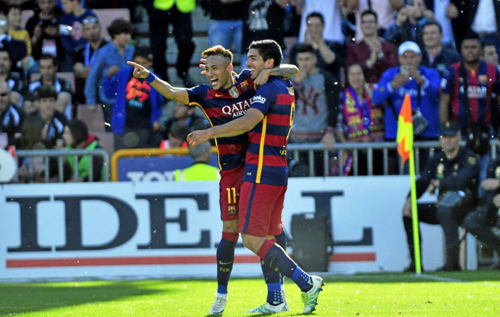 Neymar celebra uno de los goles del Bara en Granada