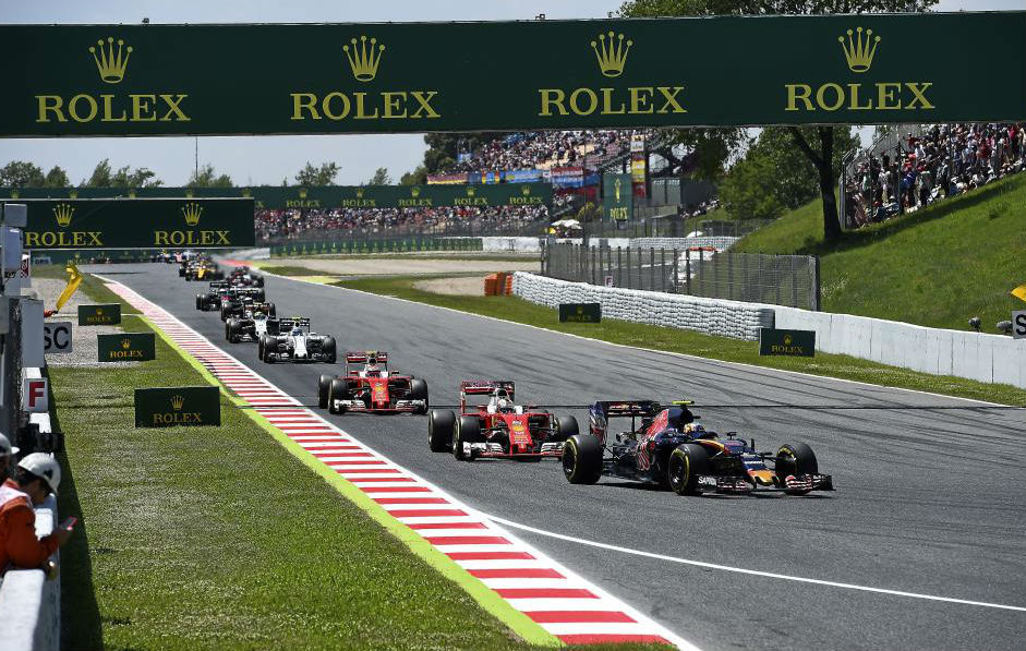 Sainz, por delante de los dos Ferrari, en el inicio del GP de Espaa.