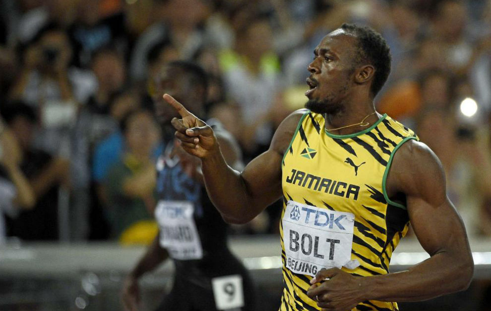 Usain Bolt celebra su victoria en los 200 m en el Mundial de Beijing.