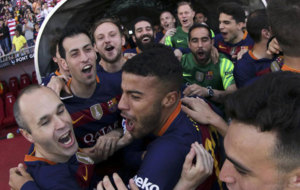Los jugadores del Barcelona celebran el ttulo de Liga.