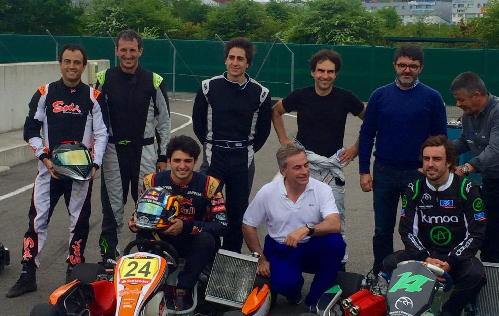 Carlos Sainz jr y Fernando Alonso montados en los Karts, Carlos Sainz...