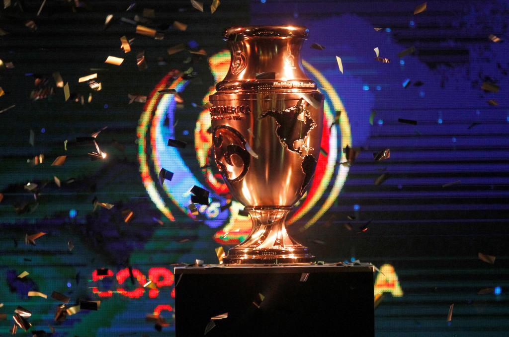 El Trofeo de la Copa Amrica Centenario.
