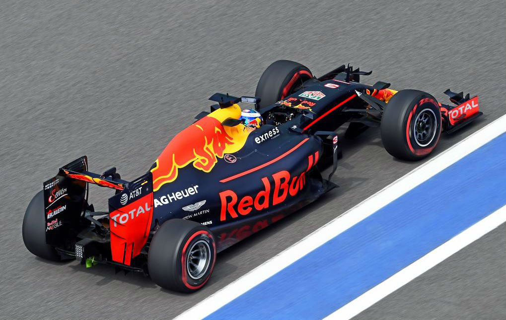 Ricciardo, con el Red Bull RB12, en un Gran Premio de este ao.